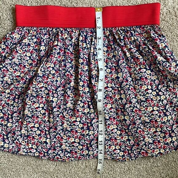 Forever 21 Elastic Waistband Floral Flowey Mini Skirt - Picture 4 of 4